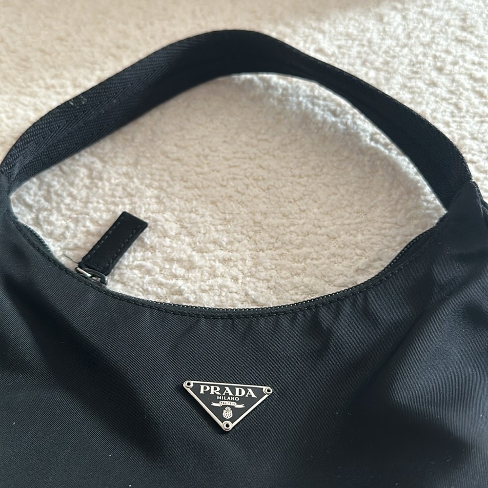 Vintage Prada Mini Nylon (90s) - Picture 2 of 4